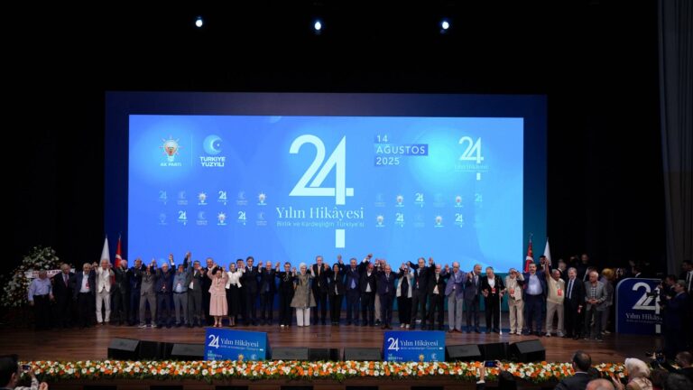 aydin-unal-akp-genc-secmen-ekonomi-ve-iletisim-sorunuyla-karsi-karsiya-WCN2Ed2T.jpg