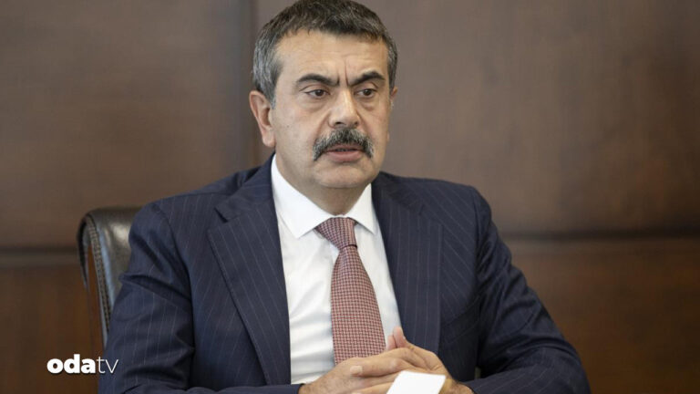 bakan-tekin-okul-kiyafetlerini-acikladi-25n6vdse.jpg