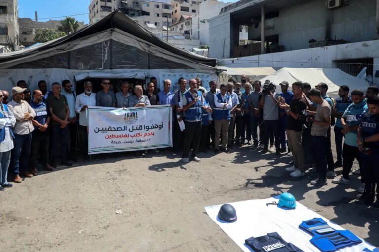 gazeteciler-israil-saldirisini-protesto-etti-a2l9lSic.jpg