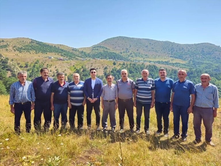 kaymakam-comen-koy-ziyaretlerine-devam-ediyor-bUtJ9iMP.jpg