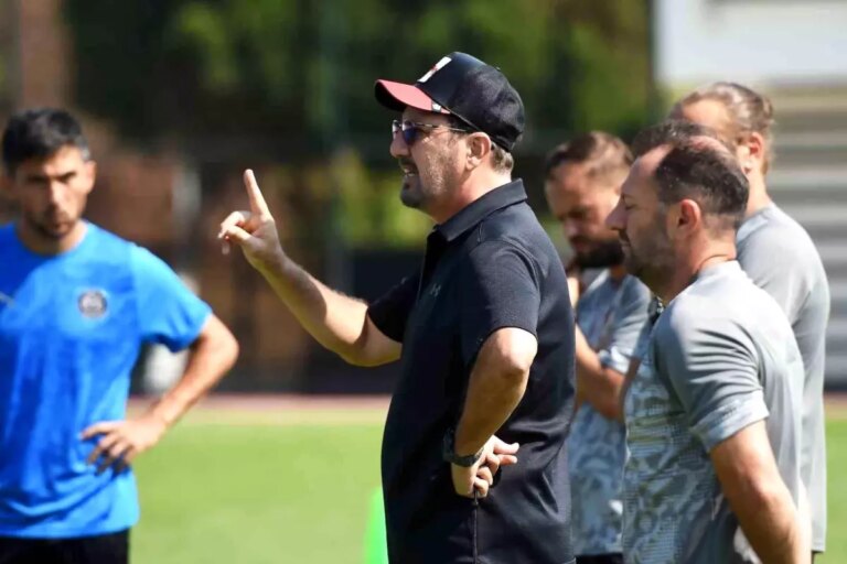 manisa-fk-umraniyespor-maci-hazirliklarini-surduruyor-4RG6L2CY.jpg