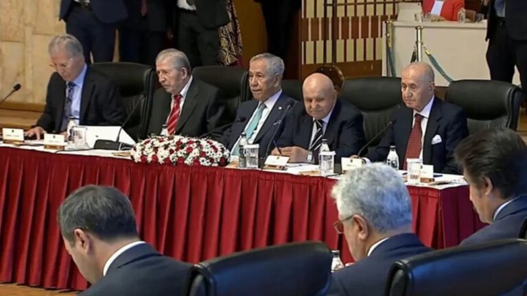 mhpli-eski-meclis-baskanindan-surpriz-oneri-tbmm-devreye-girmeli-eBZrp1T4.jpg