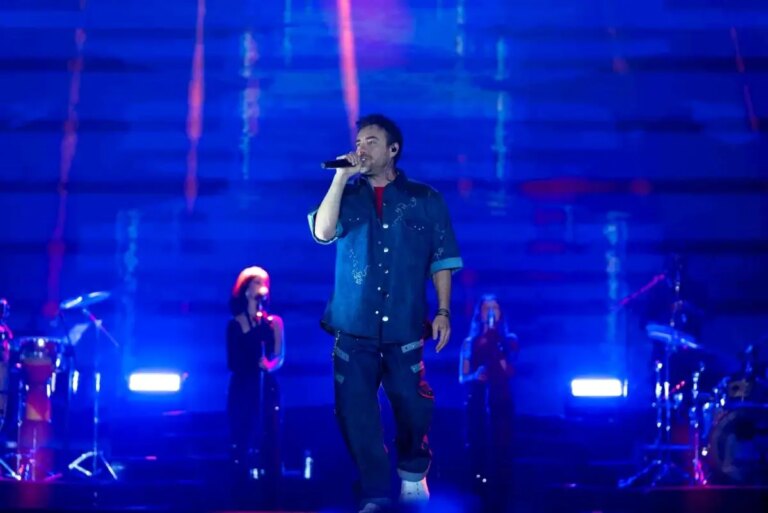 murat-dalkilic-erzurumda-cosku-dolu-bir-konser-verdi-218kjvKL.jpg