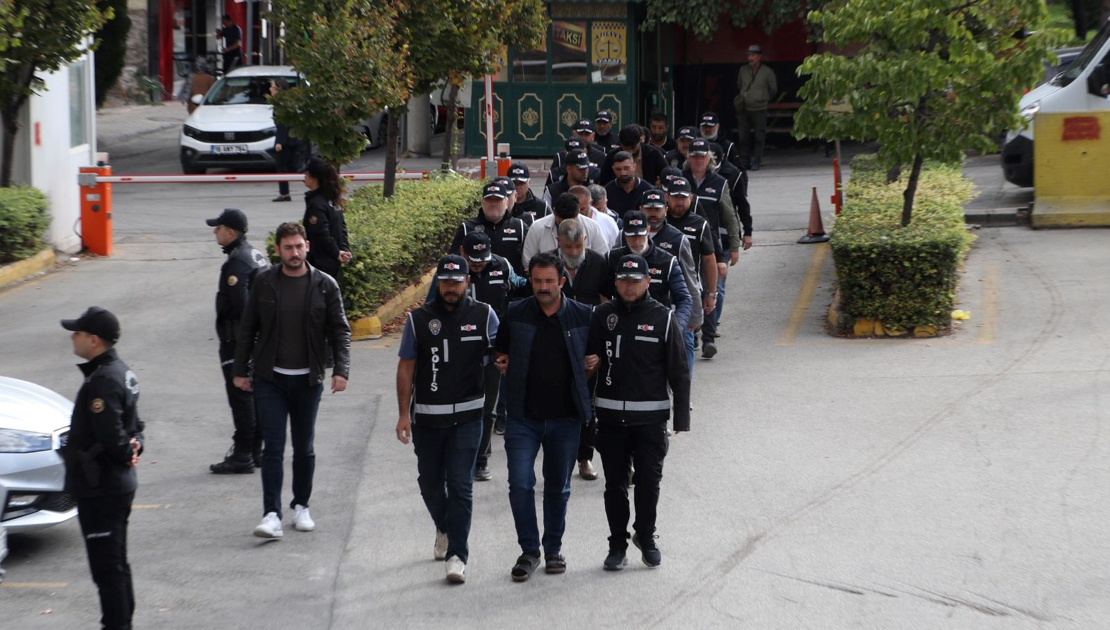 eskisehirde-tefeci-operasyonu-10-gozalti-kF2q456w.jpg