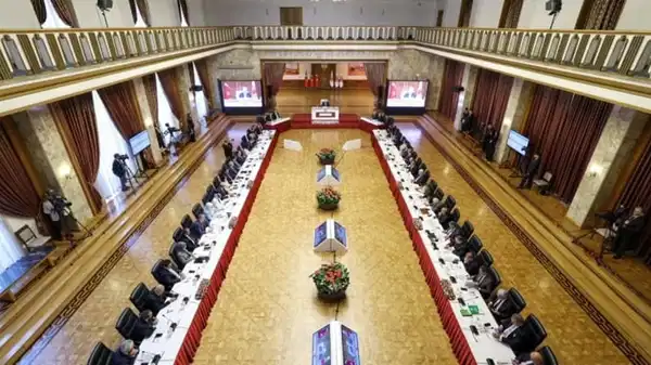 kavga-cikmis-komisyonu-terk-etmislerdi-dem-partiden-aciklama-geldi-HqqZu25M.jpg