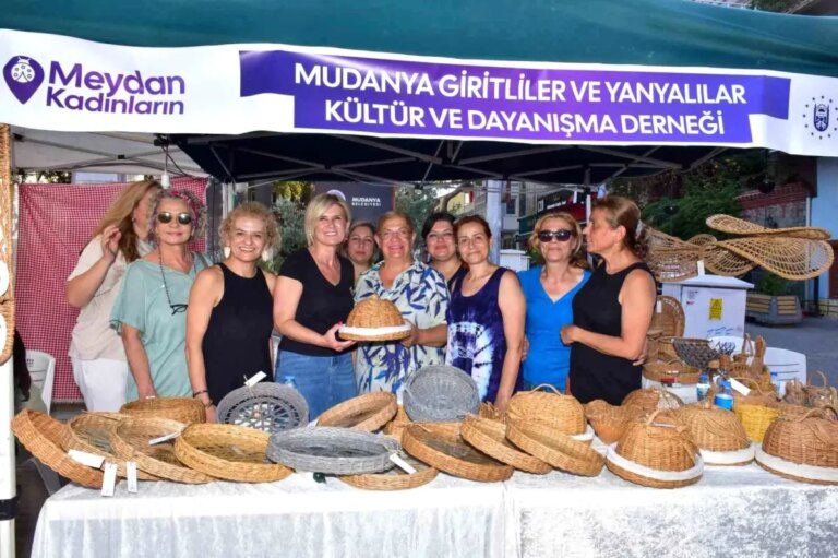 mudanyada-meydan-kadinlarin-dayanisma-pazari-kuruldu-2eJxaiz9.jpg