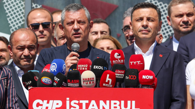 murat-yetkin-chp-yargi-kusatmasi-altinda-akp-atesle-oynuyor-ankarada-kapali-kapilar-ardindaki-oyun-plani-Aqnvah4q.png