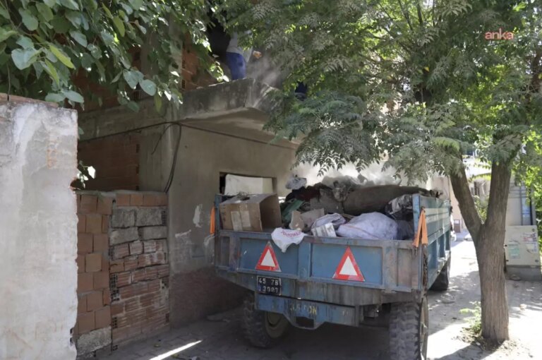 turgutluda-cop-ev-temizligi-15-traktor-dolusu-atik-cikarildi-hvfBXKnE.jpg