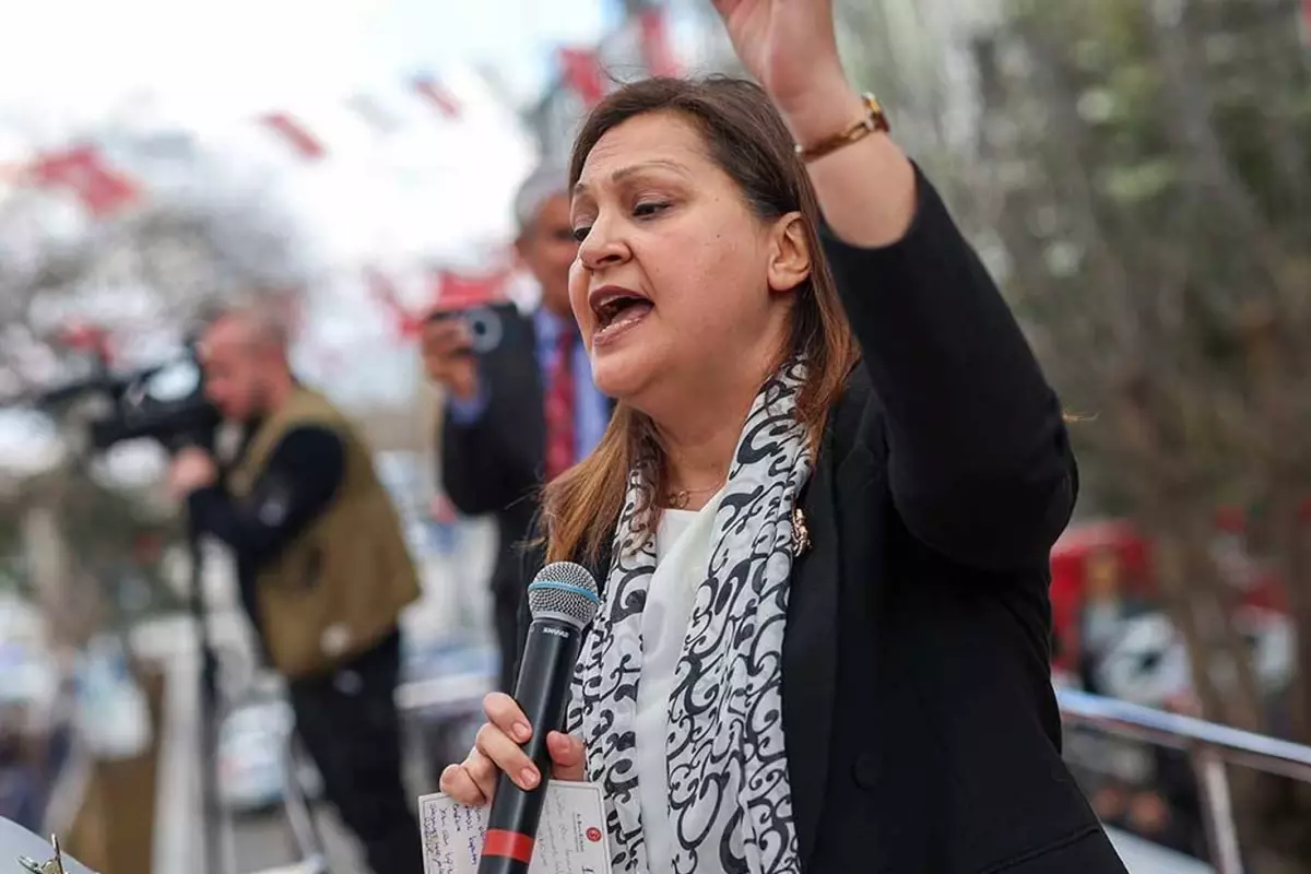 ak partiye gececegi konusulan burcu koksaldan ilk aciklama zsjEgqGi.jpg