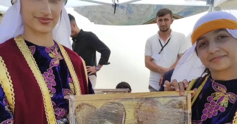 batman-sasonda-bal-ceviz-ve-cilek-festivali-coskuyla-kutlandi-dYfRetHY.webp