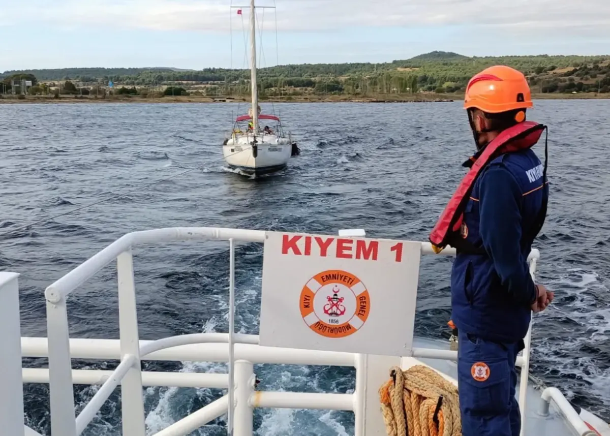 canakkale bogazinda tekne kurtarildi kdMv97Uy.jpg