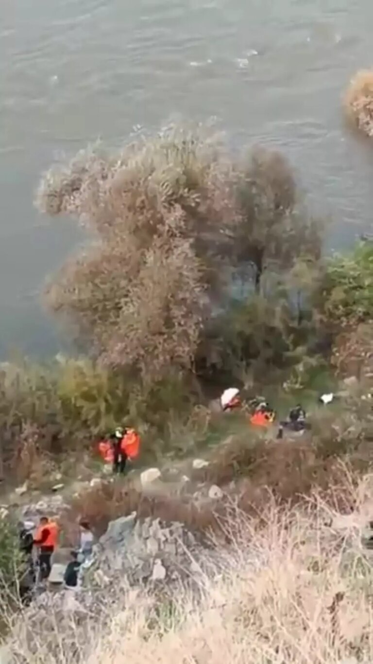 paluda mahsur kalan aile kurtarildi tlQi5uUk.jpg