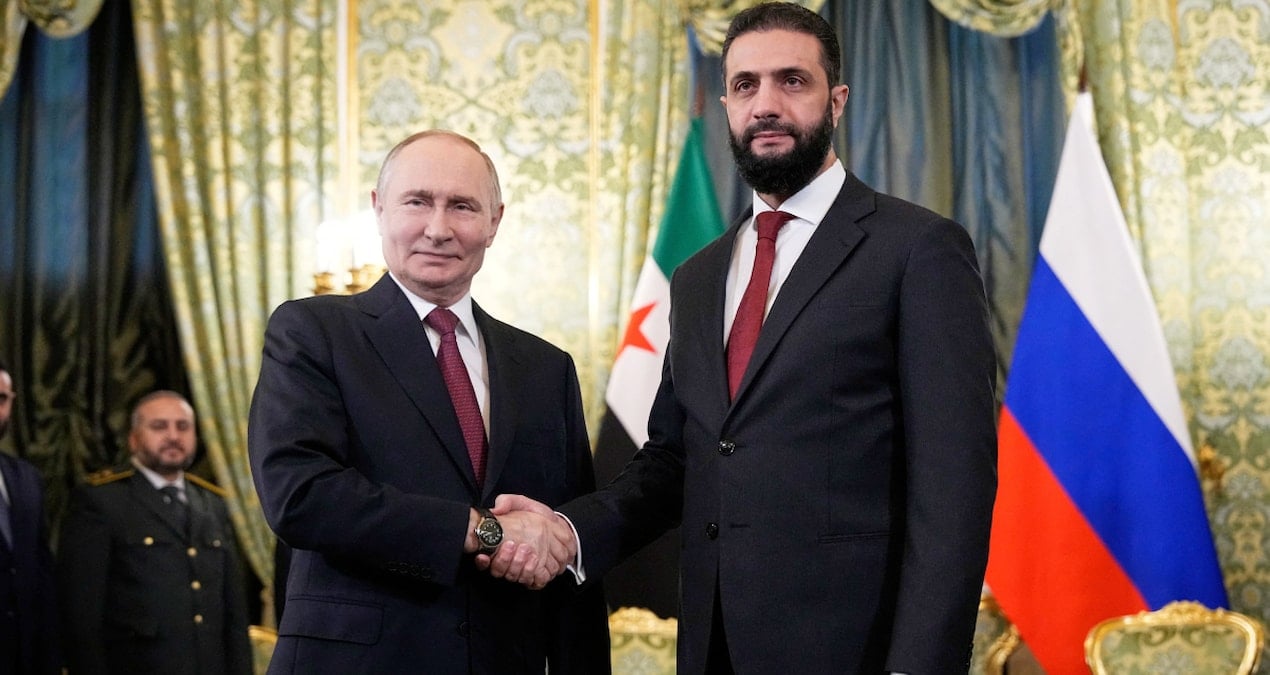 putin yok etmeye yemin ettigi saraanin elini sikti gkVl2Tjv.jpg