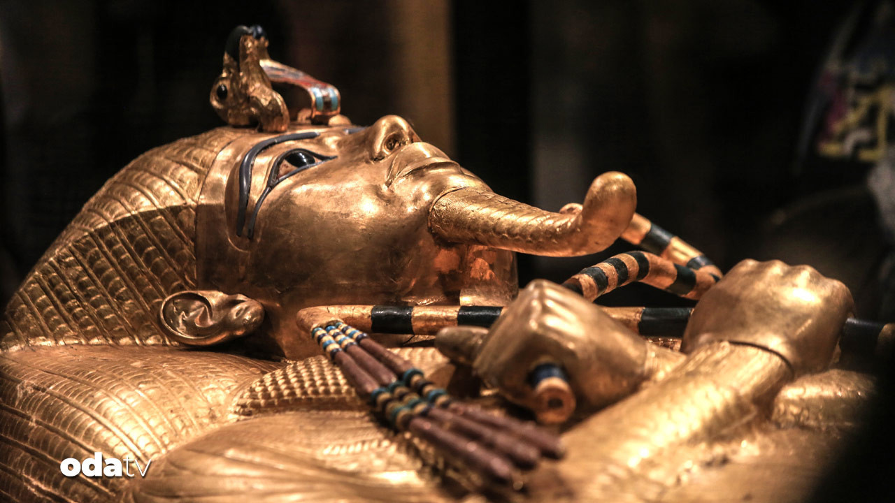 altindan tabut sergilendi QgzIV1N1.jpg