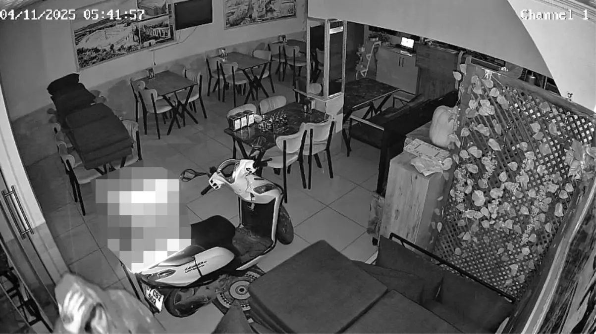 antalyada hirsiz restorana girdi para ve motosikleti caldi eKrdMMHJ.jpg