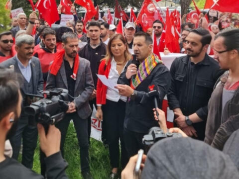 Kızılcagün Platformu, ABD Büyükelçiliği Önünde Tom Barrack’a Tepki Gösterdi: “İstenmeyen Adam İlan Edilsin”